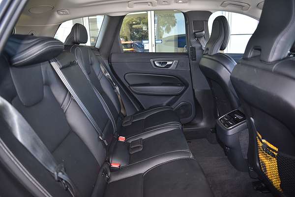 2022 Volvo XC60 B5 Inscription