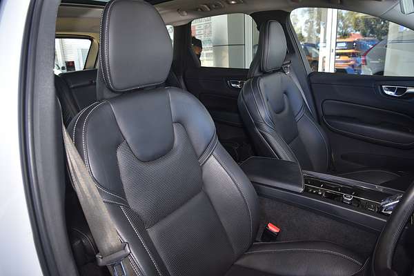 2022 Volvo XC60 B5 Inscription