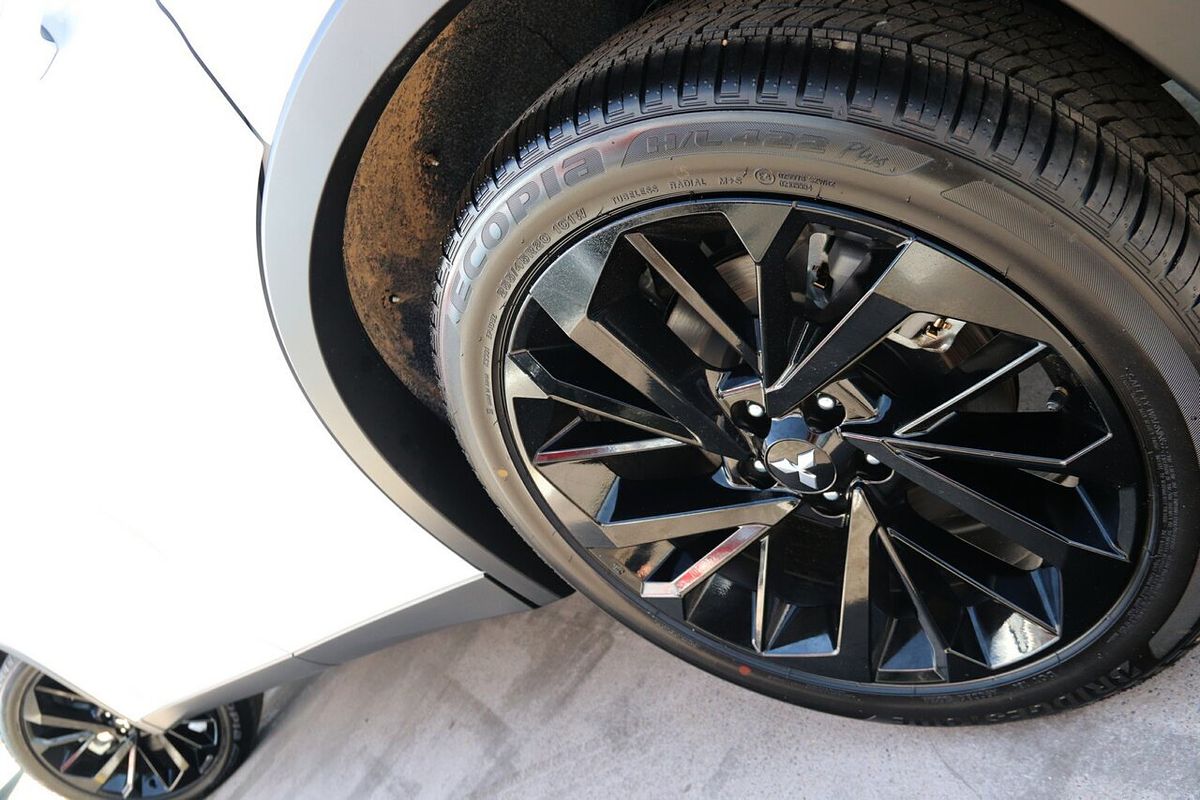 2024 Mitsubishi Outlander Black Edition ZM