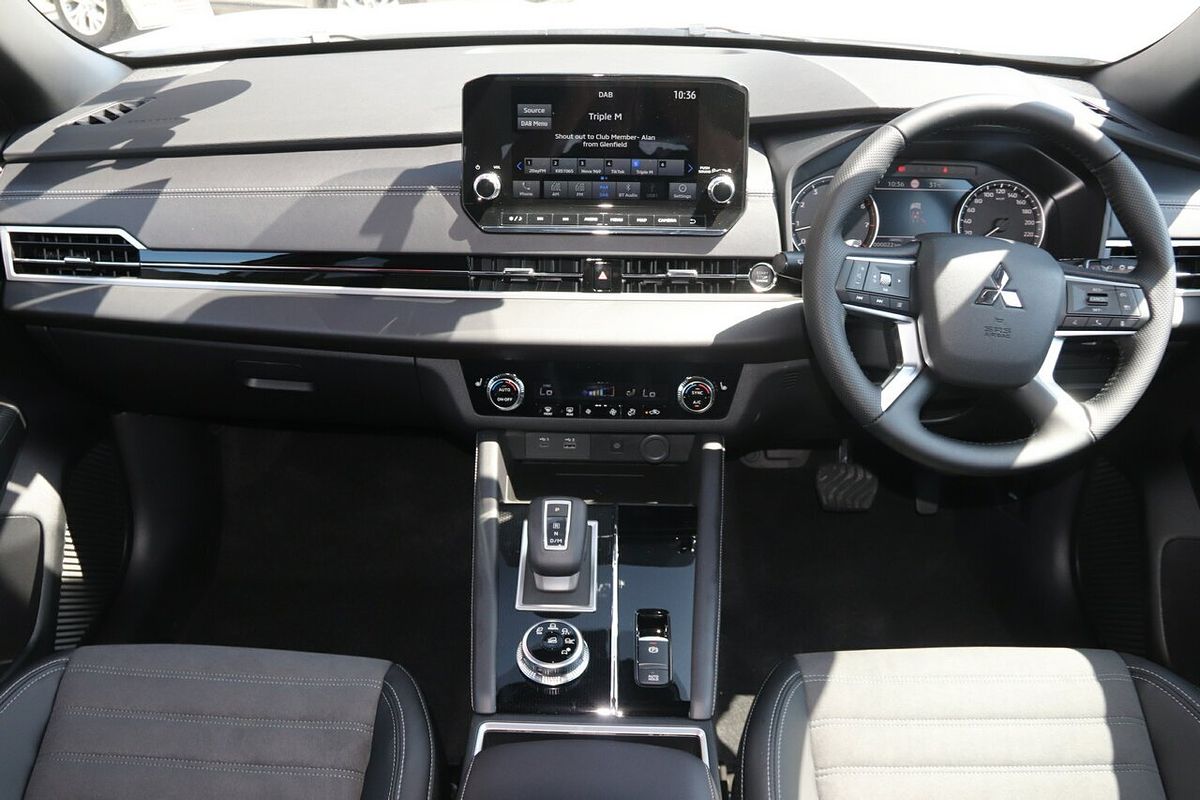 2024 Mitsubishi Outlander Black Edition ZM