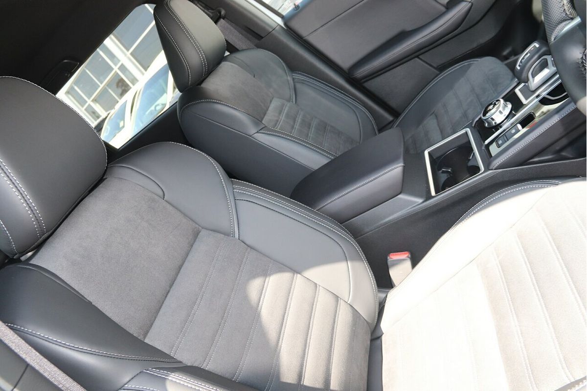 2024 Mitsubishi Outlander Black Edition ZM