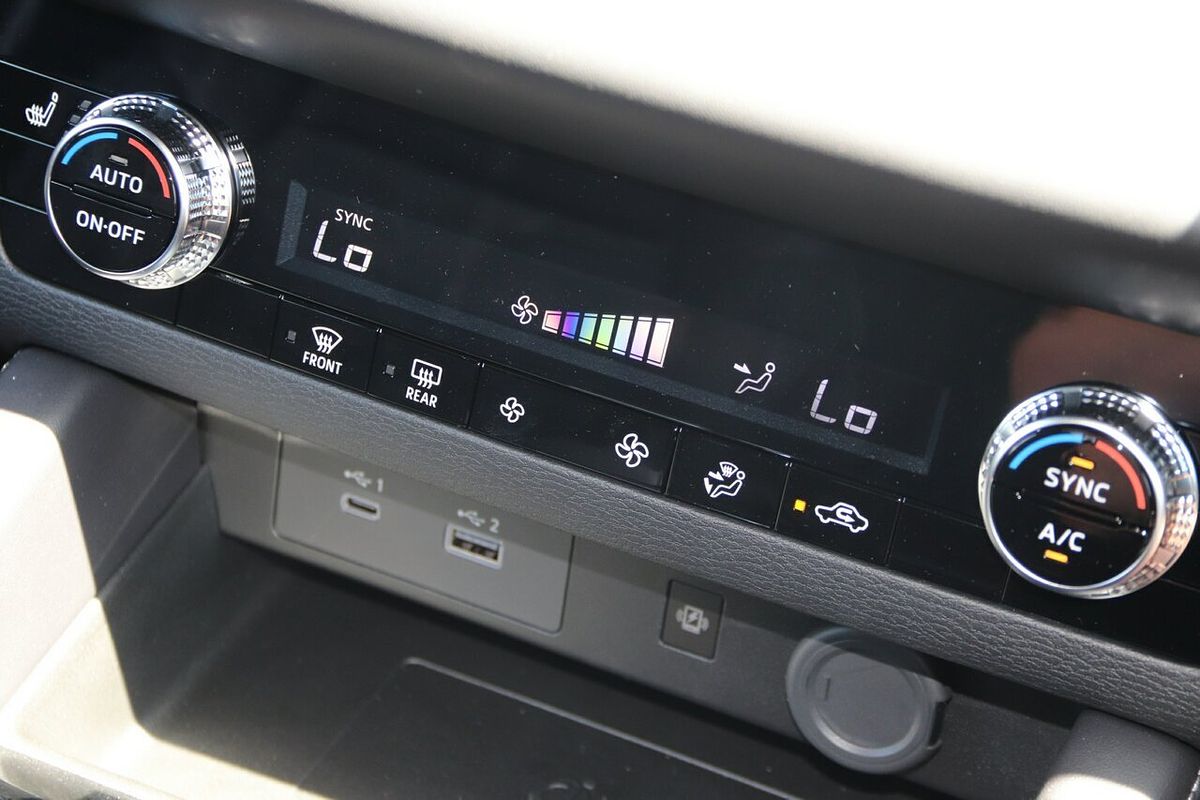 2024 Mitsubishi Outlander Black Edition ZM