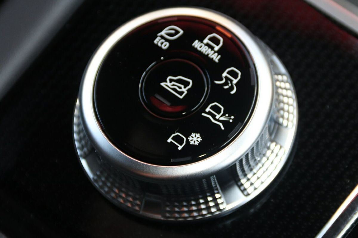 2024 Mitsubishi Outlander Black Edition ZM