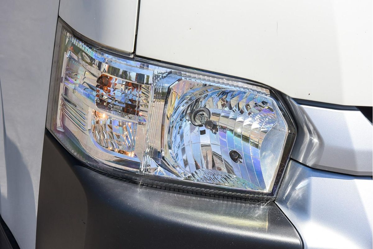 2019 Toyota Hiace Commuter TRH223R