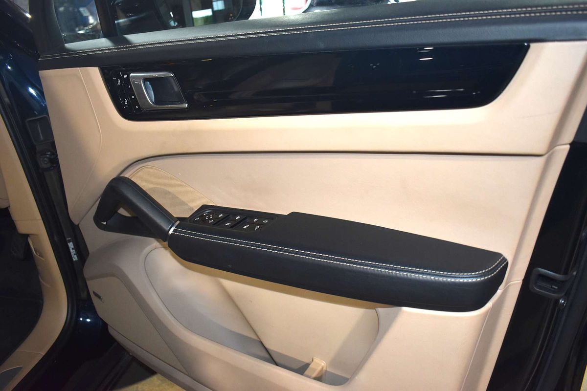 2021 Porsche Cayenne E-Hybrid 9YA