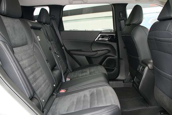 2024 Mitsubishi Outlander PHEV Aspire ZM