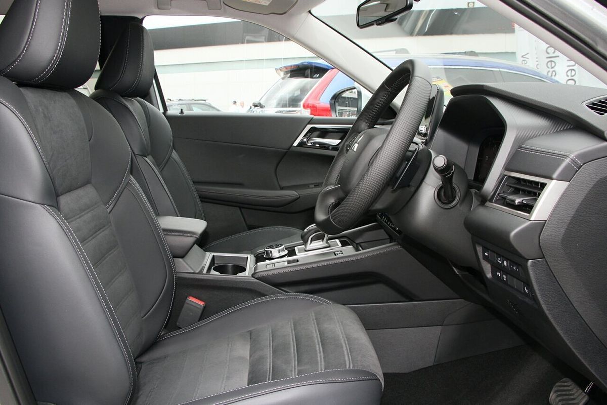 2024 Mitsubishi Outlander PHEV Aspire ZM