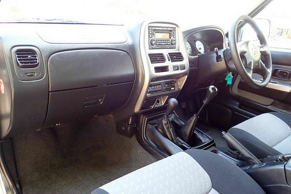 2013 Nissan Navara ST-R (4x4) D22 Series 5 4X4