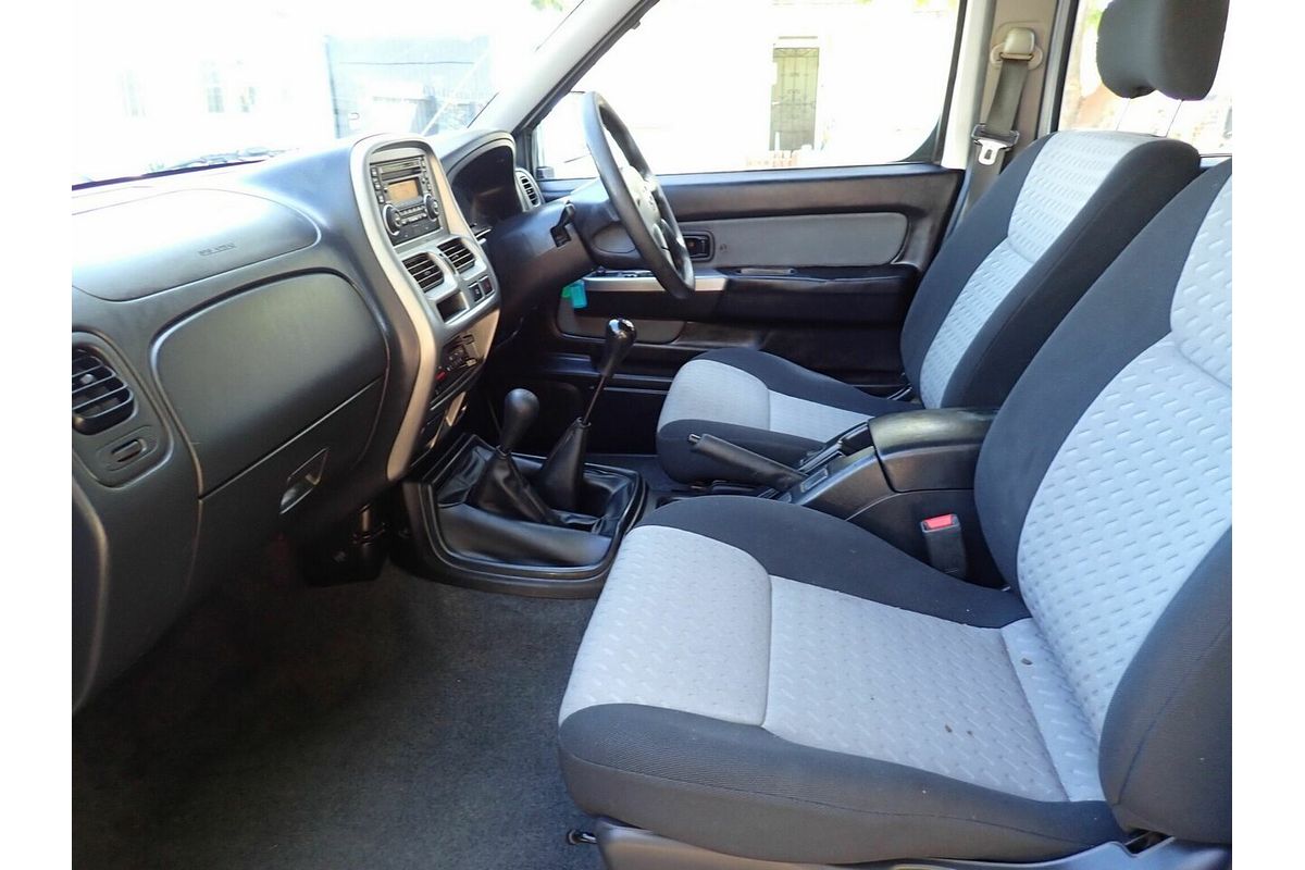 2013 Nissan Navara ST-R (4x4) D22 Series 5 4X4