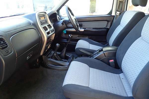 2013 Nissan Navara ST-R (4x4) D22 Series 5 4X4