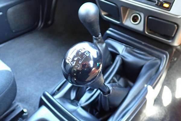 2013 Nissan Navara ST-R (4x4) D22 Series 5 4X4