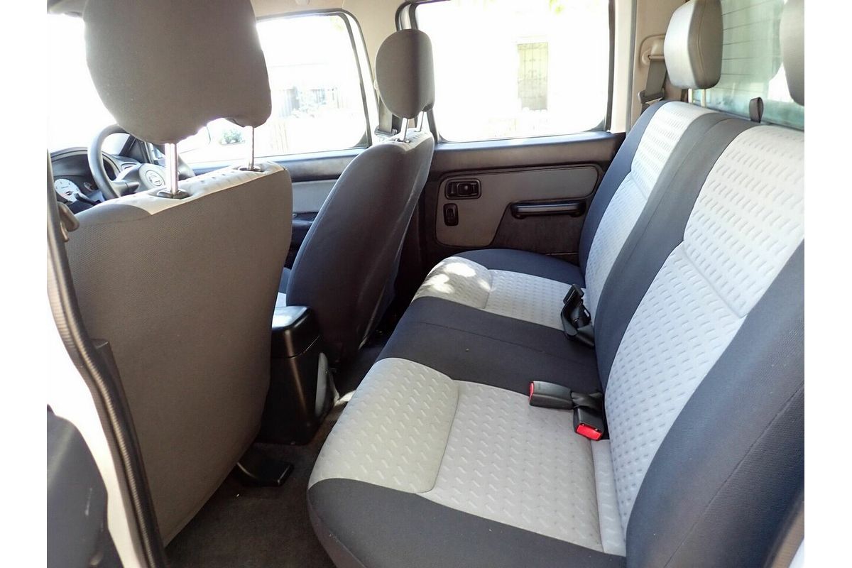 2013 Nissan Navara ST-R (4x4) D22 Series 5 4X4