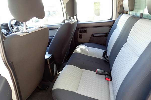 2013 Nissan Navara ST-R (4x4) D22 Series 5 4X4