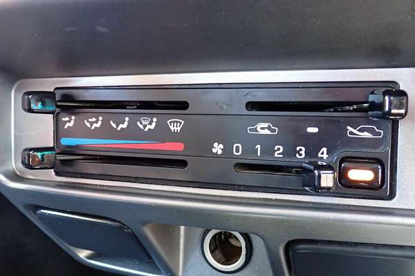 2013 Nissan Navara ST-R (4x4) D22 Series 5 4X4