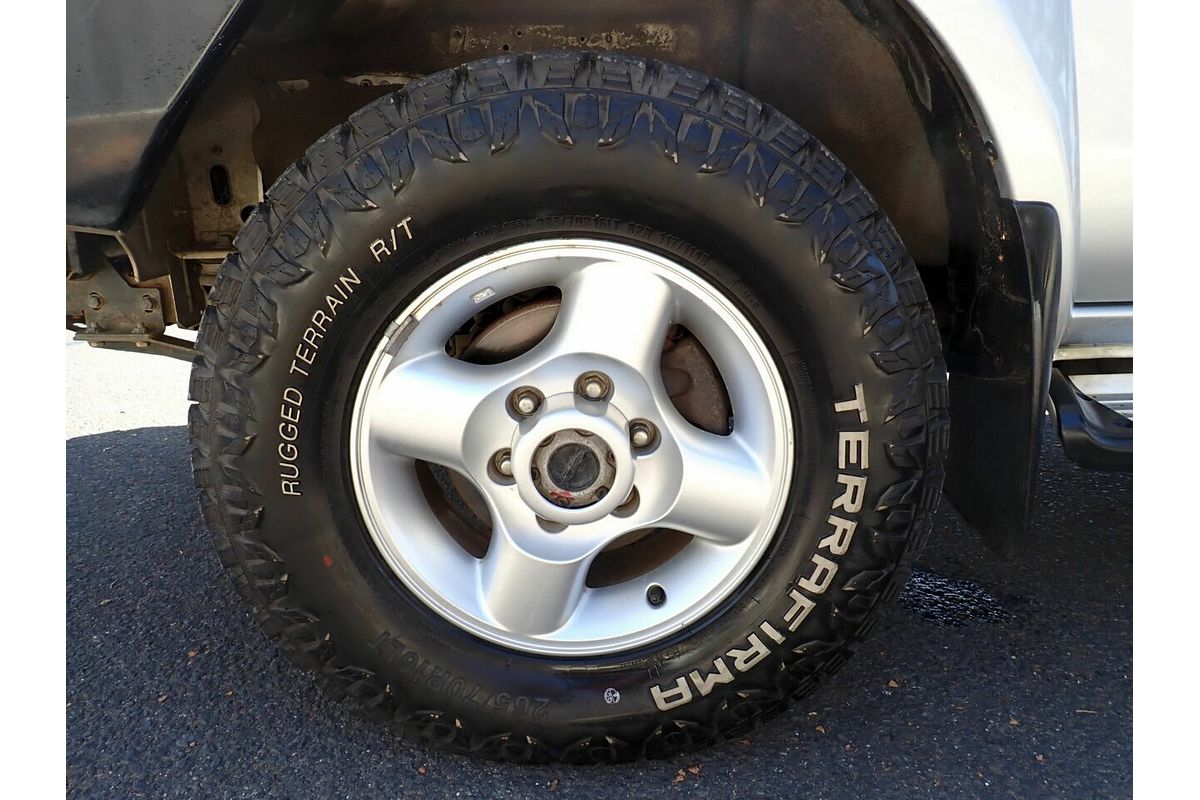 2013 Nissan Navara ST-R (4x4) D22 Series 5 4X4