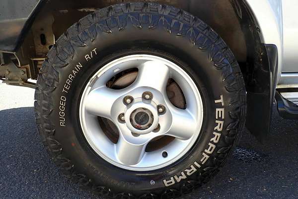 2013 Nissan Navara ST-R (4x4) D22 Series 5 4X4