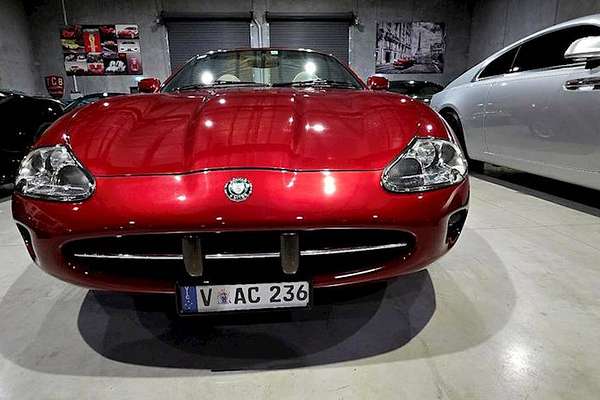 1998 Jaguar XK8 Classic
