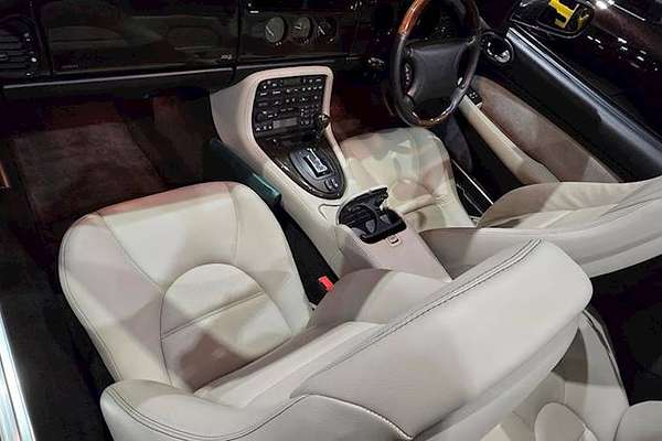 1998 Jaguar XK8 Classic