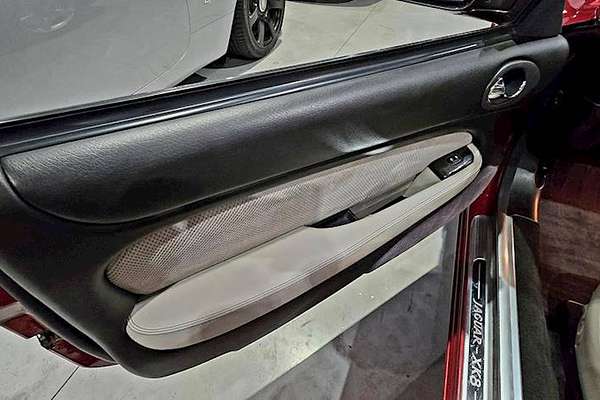 1998 Jaguar XK8 Classic