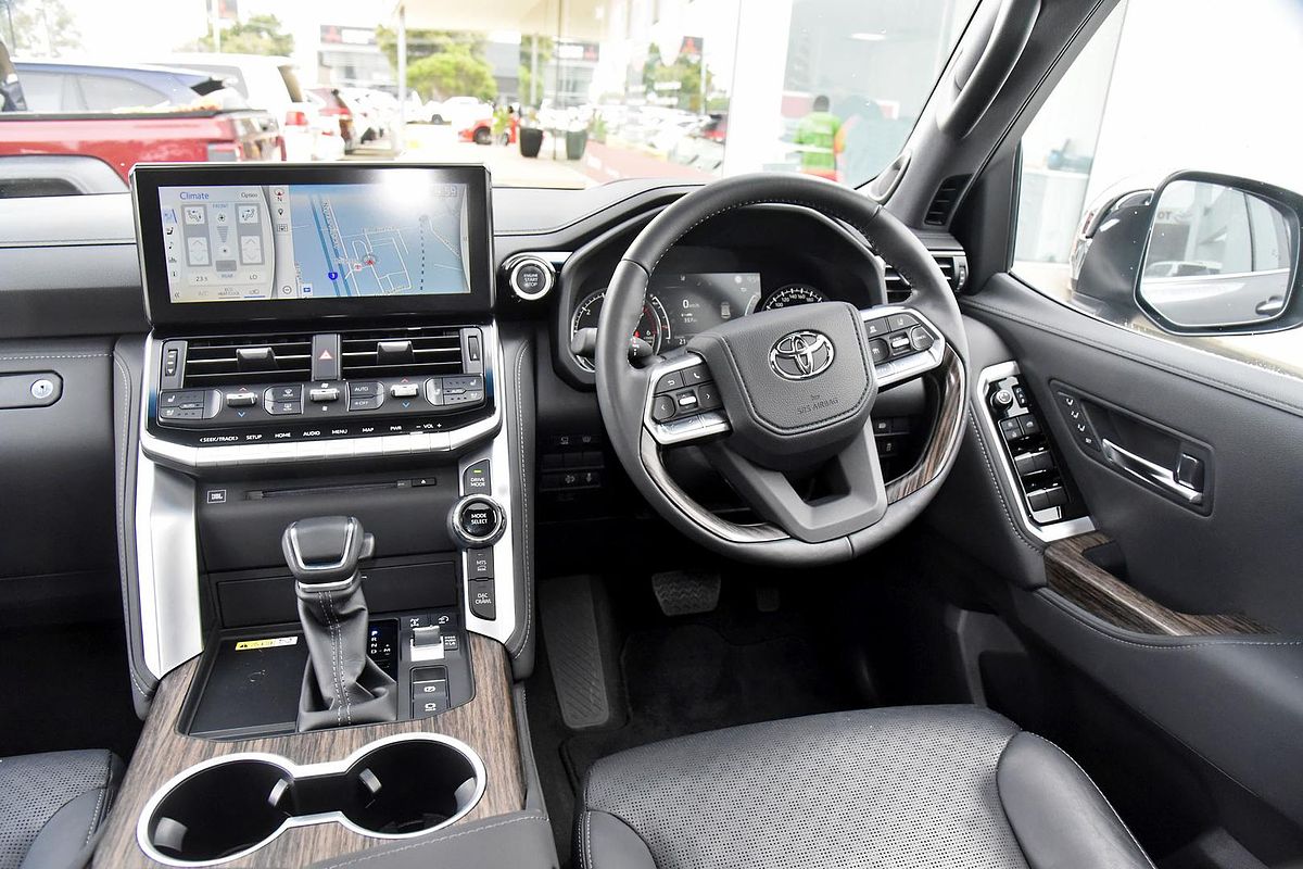 2022 Toyota Landcruiser Sahara FJA300R