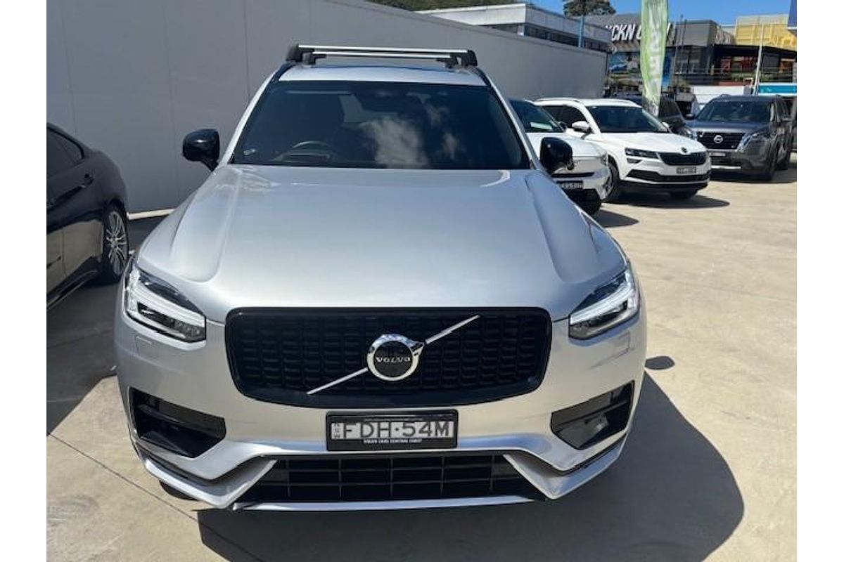2022 Volvo XC90 B6 R-Design