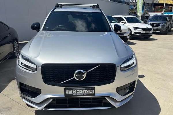 2022 Volvo XC90 B6 R-Design