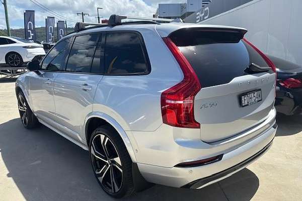 2022 Volvo XC90 B6 R-Design