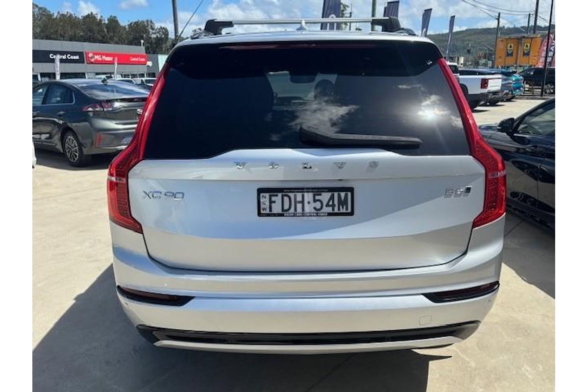 2022 Volvo XC90 B6 R-Design