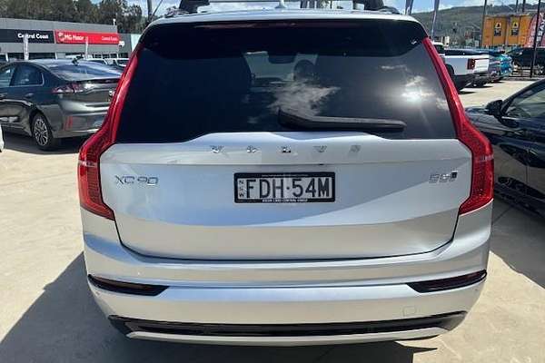 2022 Volvo XC90 B6 R-Design