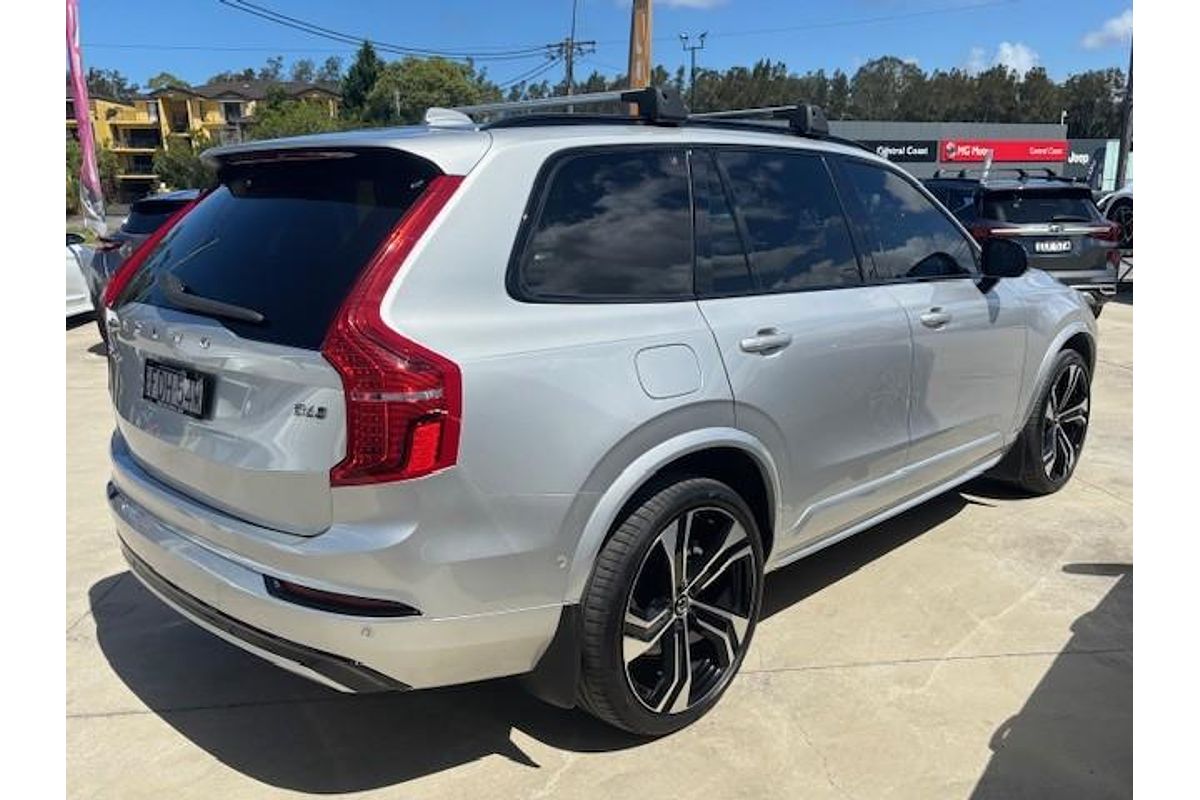 2022 Volvo XC90 B6 R-Design