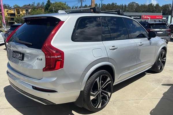 2022 Volvo XC90 B6 R-Design