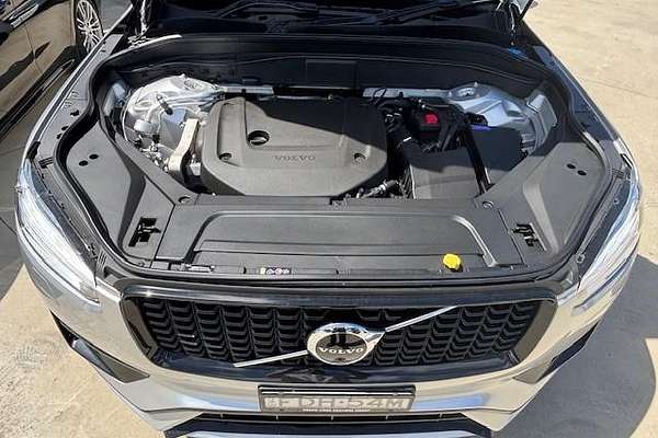 2022 Volvo XC90 B6 R-Design