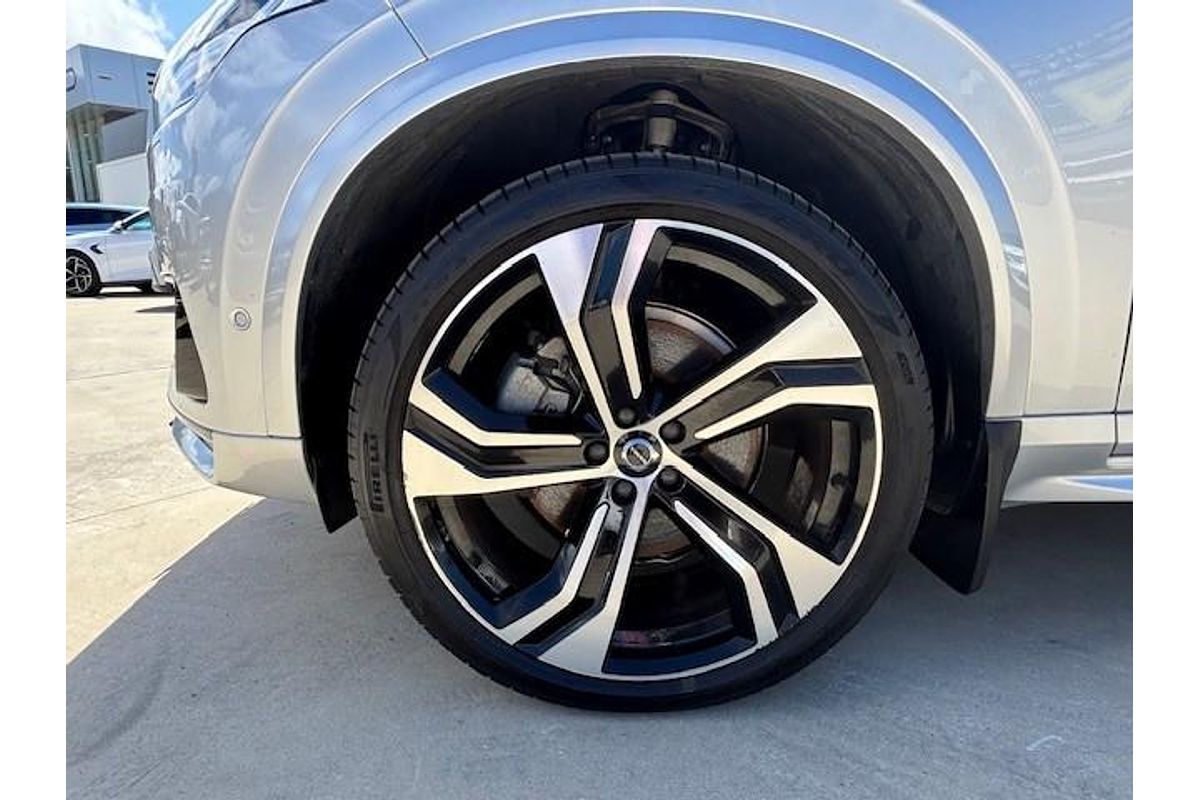 2022 Volvo XC90 B6 R-Design