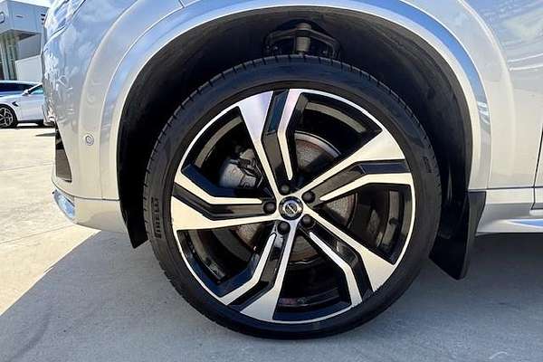 2022 Volvo XC90 B6 R-Design