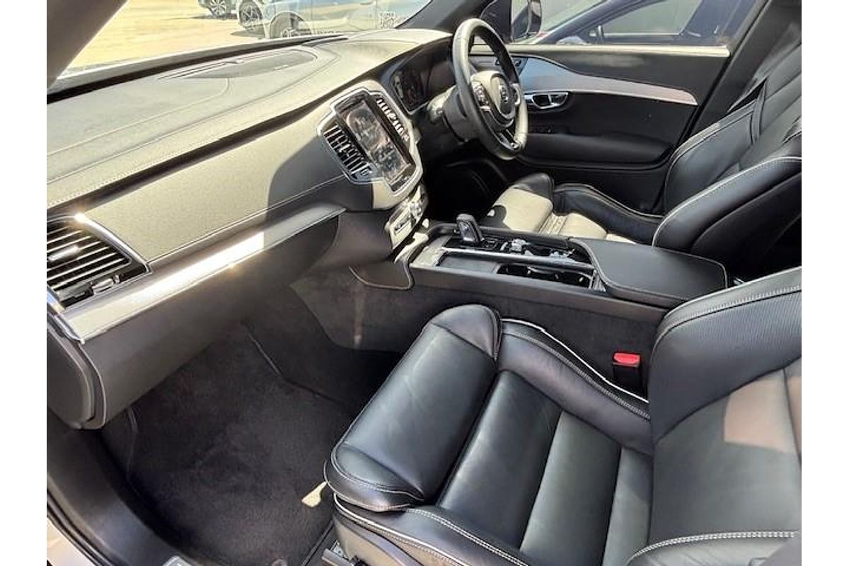 2022 Volvo XC90 B6 R-Design