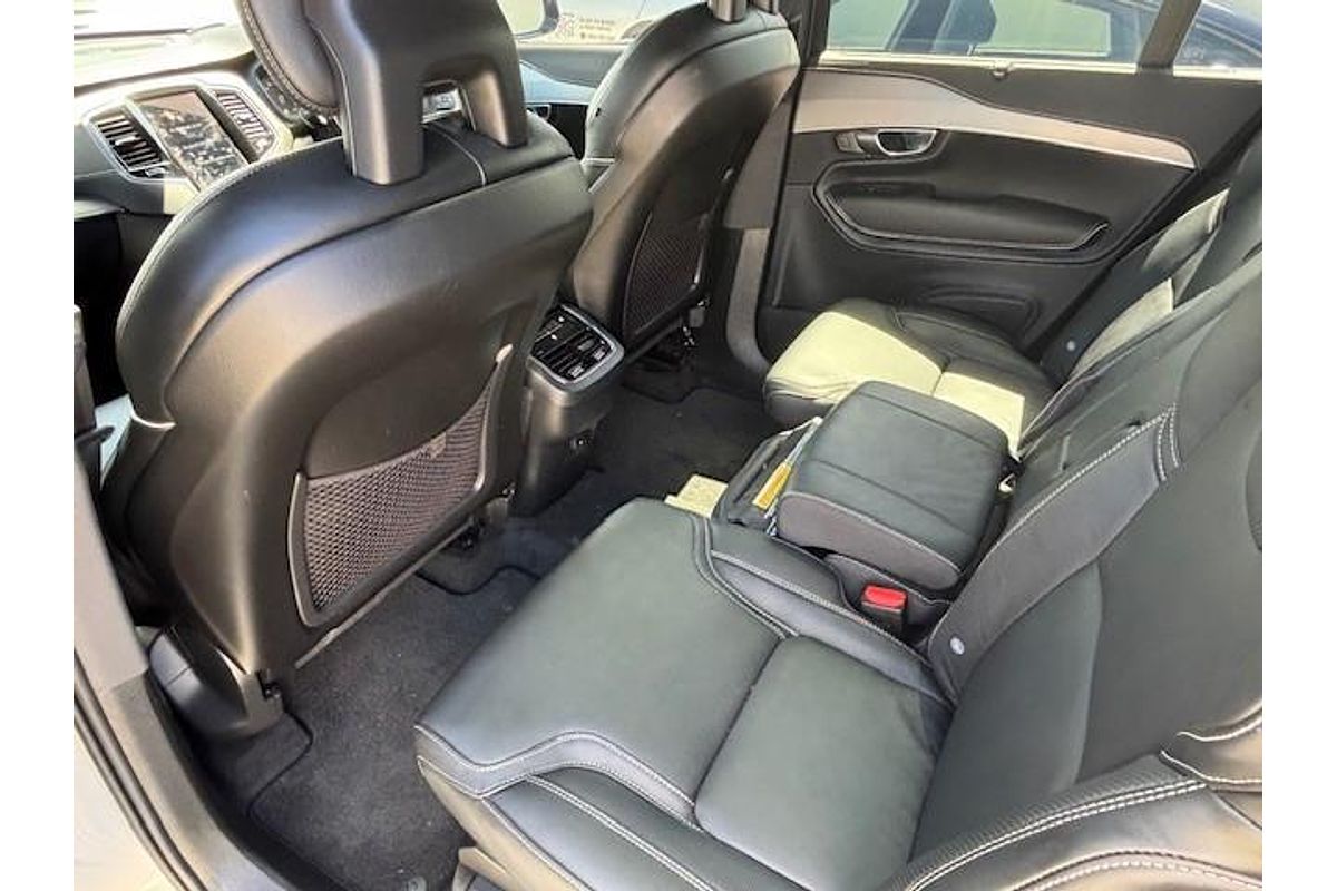 2022 Volvo XC90 B6 R-Design