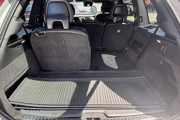 2022 Volvo XC90 B6 R-Design