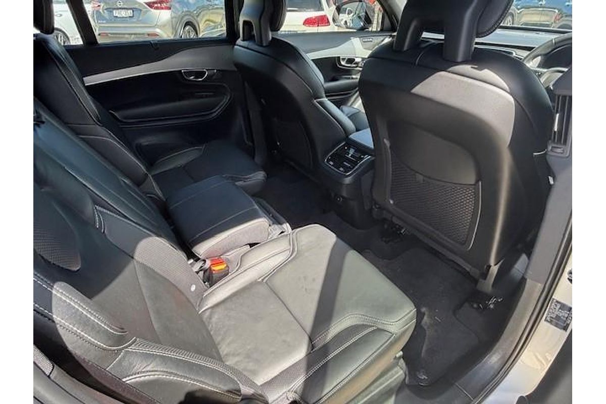 2022 Volvo XC90 B6 R-Design