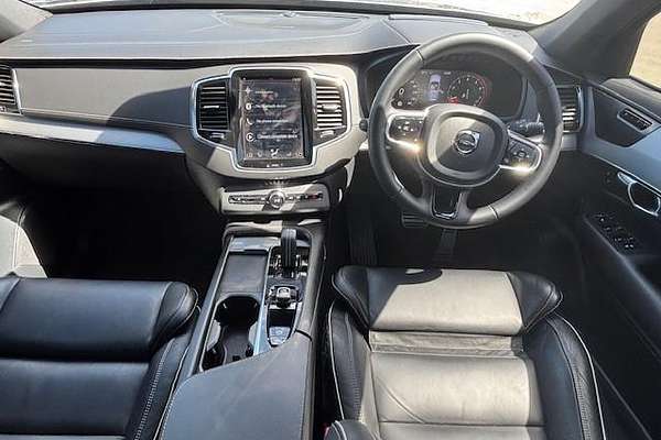 2022 Volvo XC90 B6 R-Design