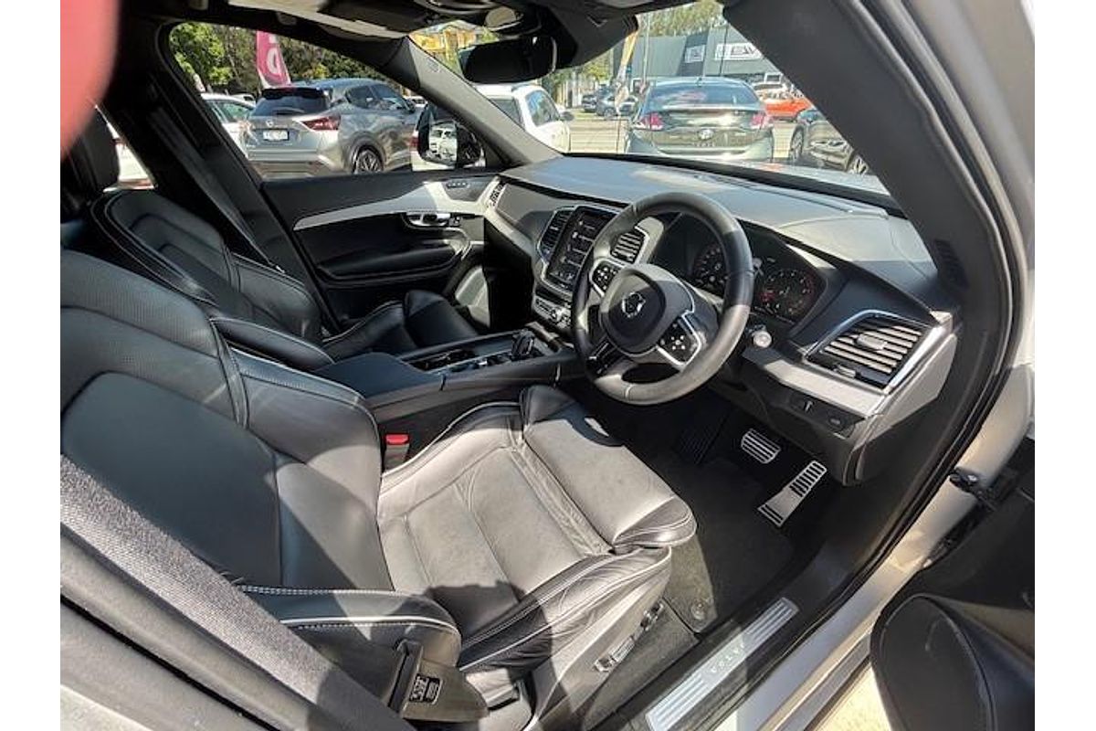 2022 Volvo XC90 B6 R-Design