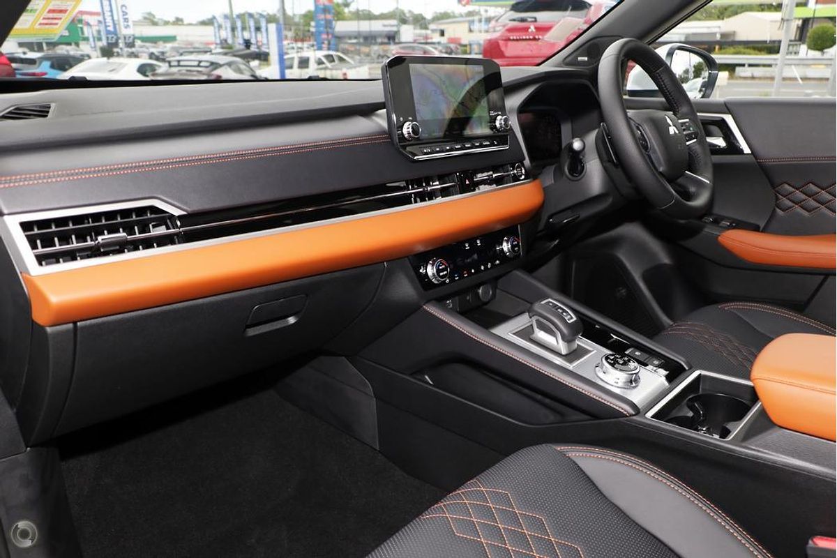 2024 Mitsubishi Outlander Exceed Tourer ZM