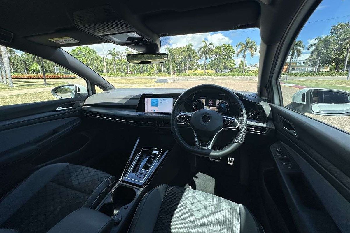 2022 Volkswagen Golf 110TSI R-Line 8
