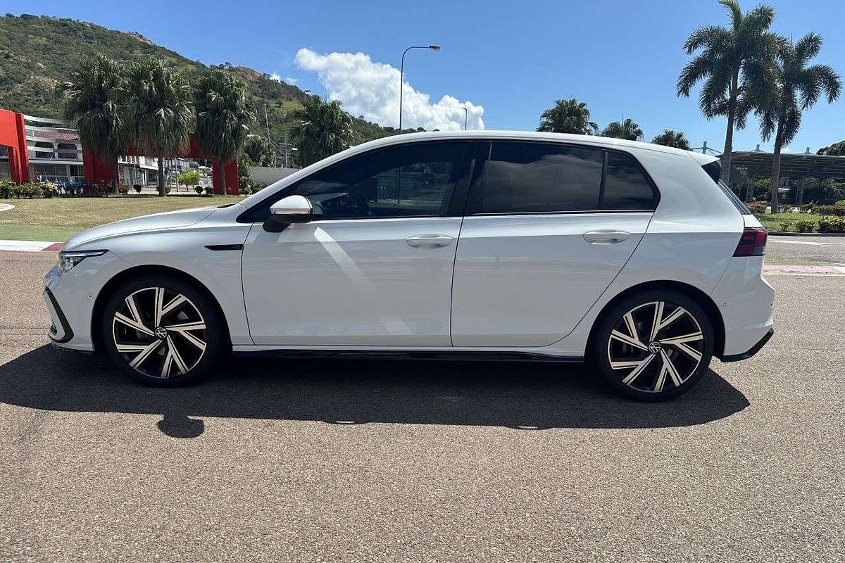 2022 Volkswagen Golf 110TSI R-Line 8