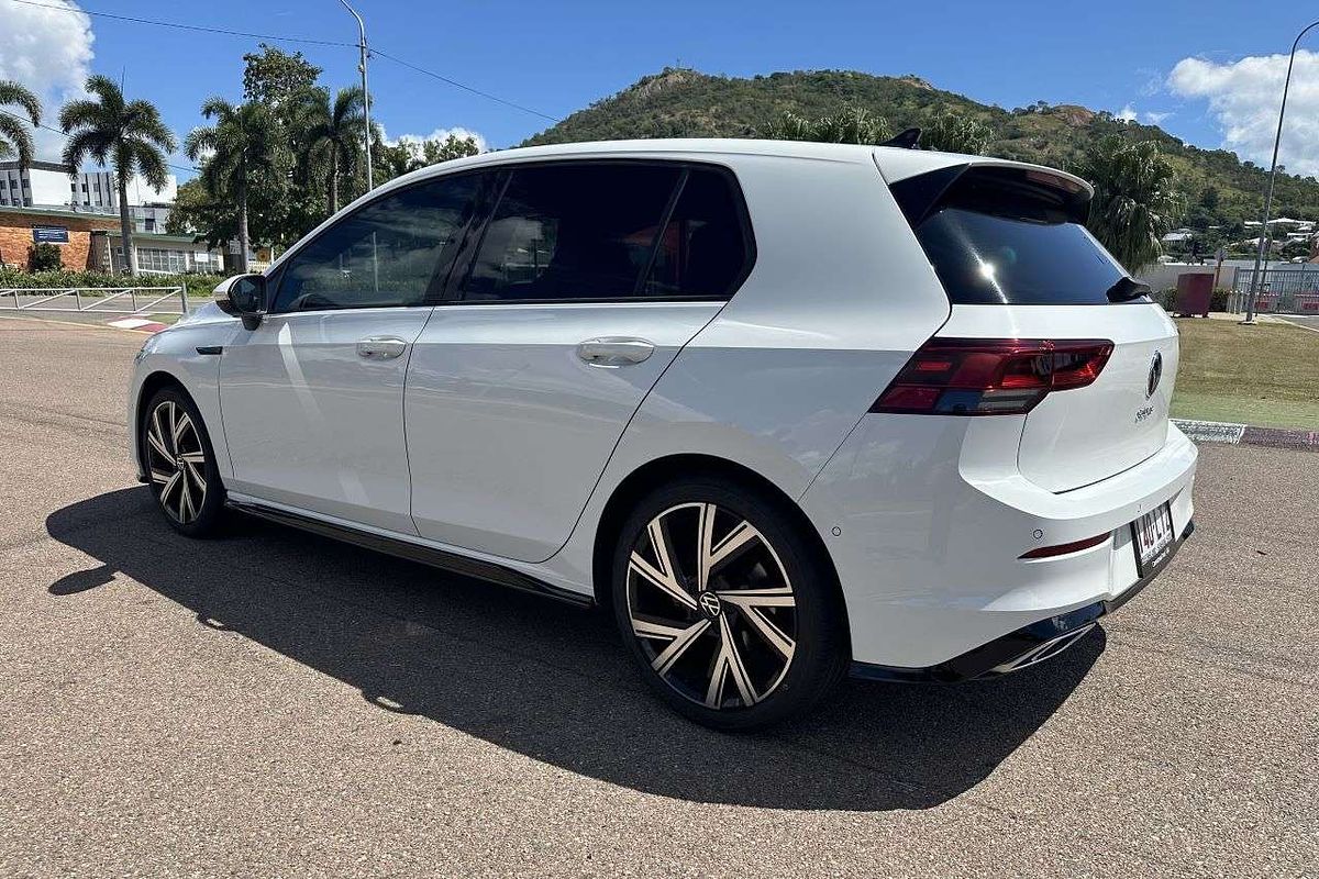 2022 Volkswagen Golf 110TSI R-Line 8
