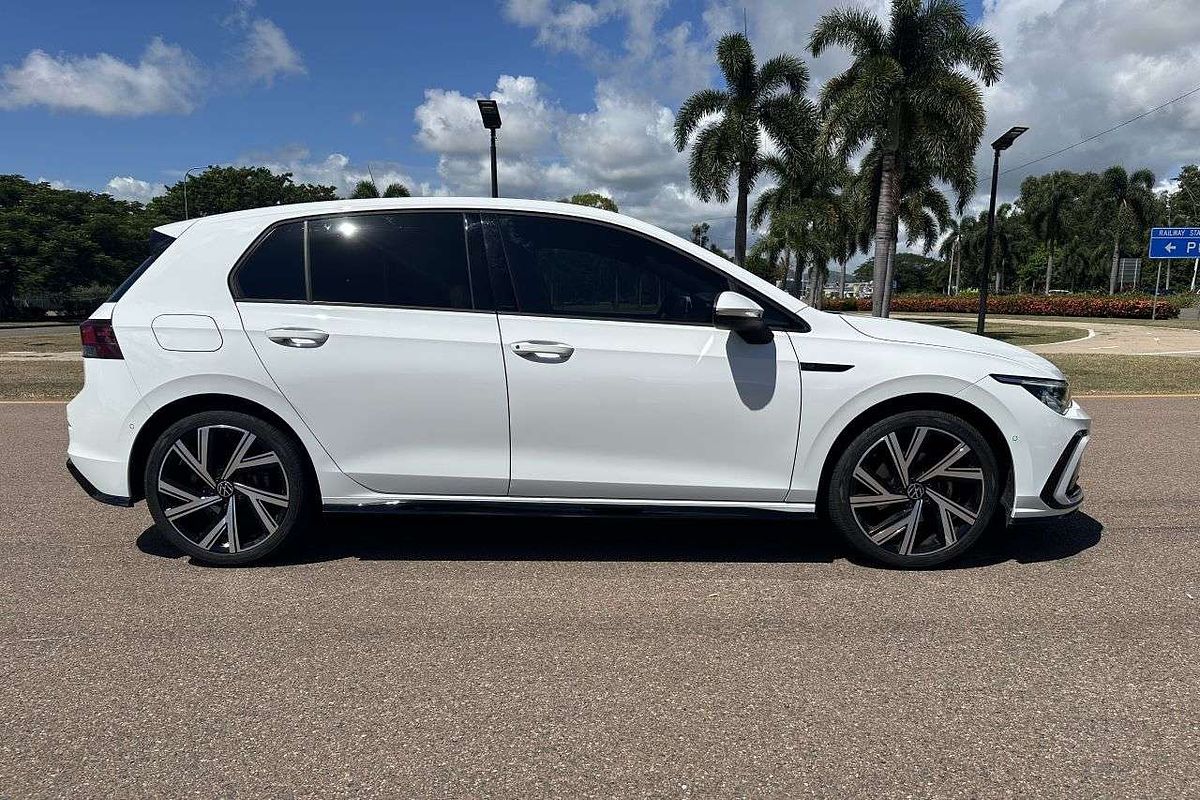 2022 Volkswagen Golf 110TSI R-Line 8