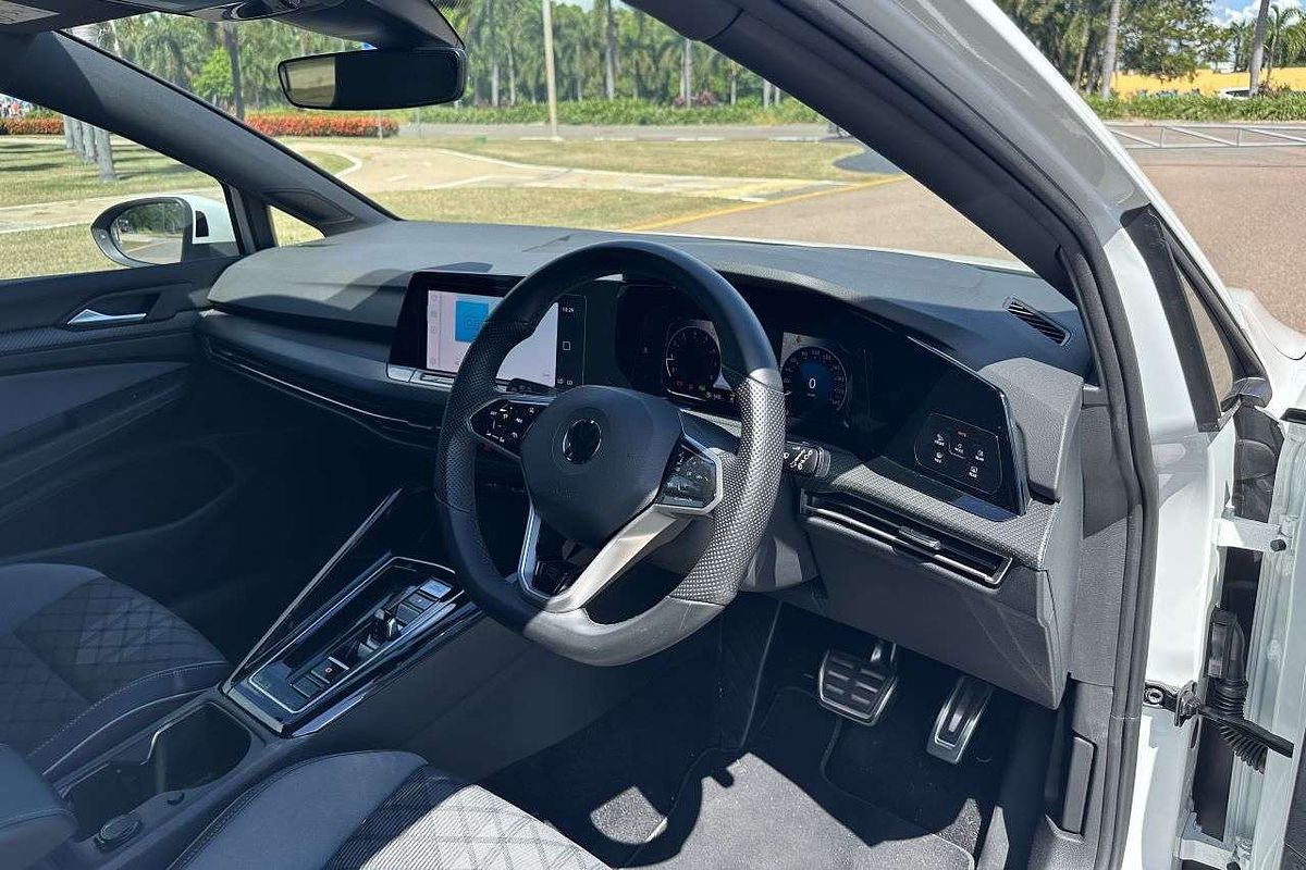 2022 Volkswagen Golf 110TSI R-Line 8