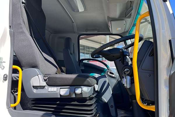 2025 Isuzu FVL 240-300 AUTO LWB Freightpack NO ADBLUE  LWB