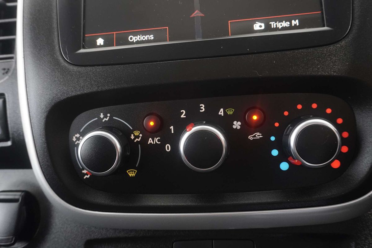 2022 Mitsubishi Express GLX SN SWB