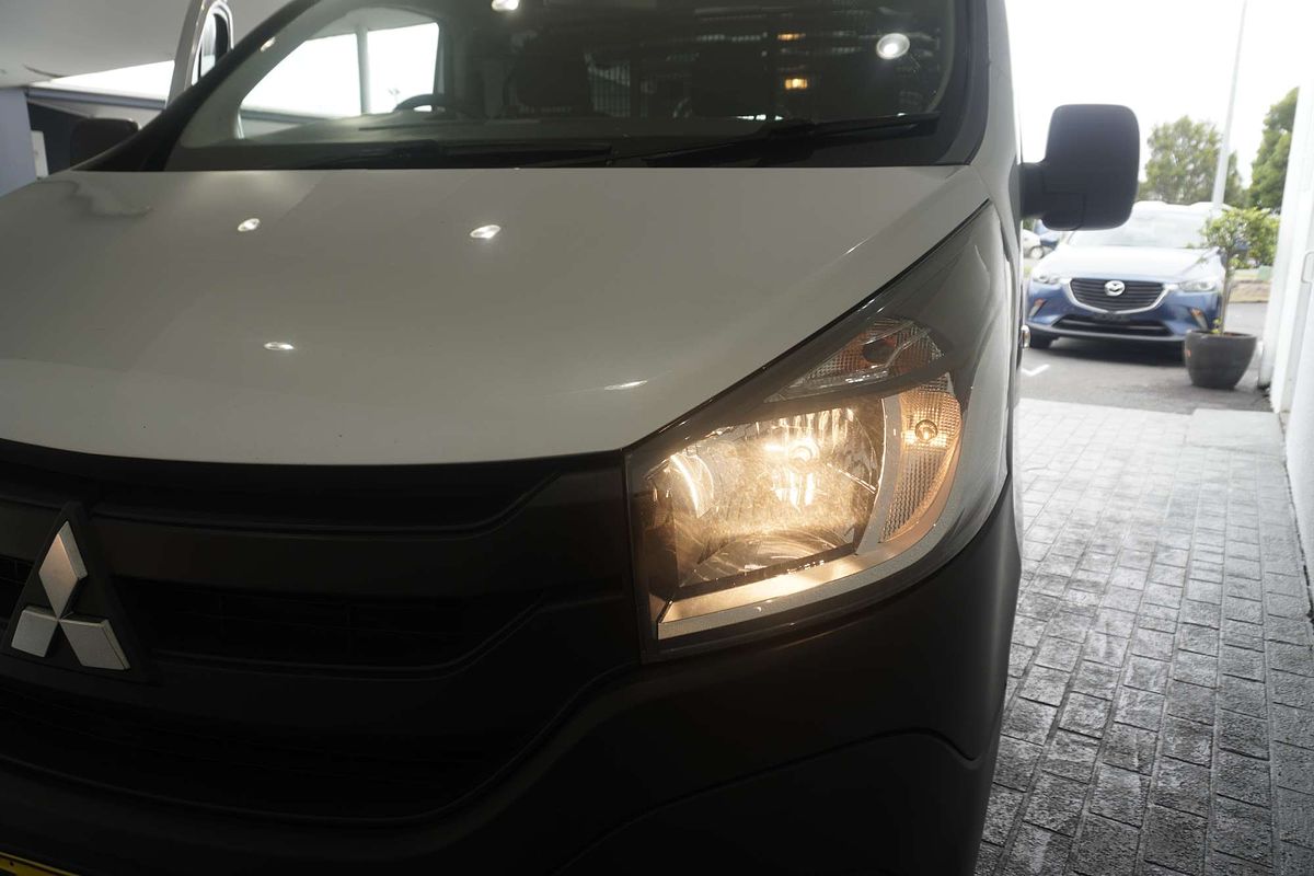 2022 Mitsubishi Express GLX SN SWB