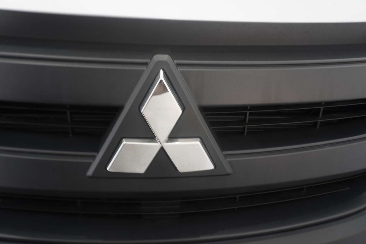 2022 Mitsubishi Express GLX SN SWB